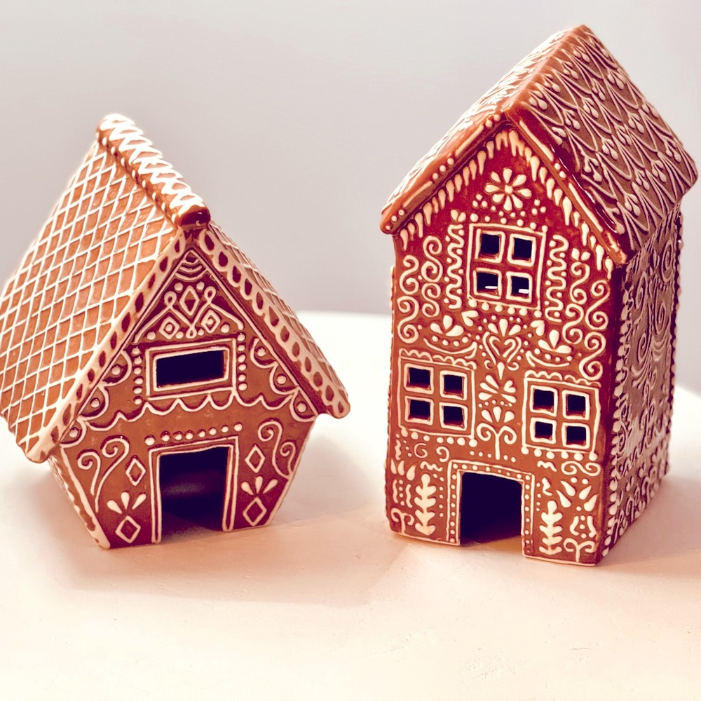 Pottery Barn Snail & Tall Gingerbread House Set